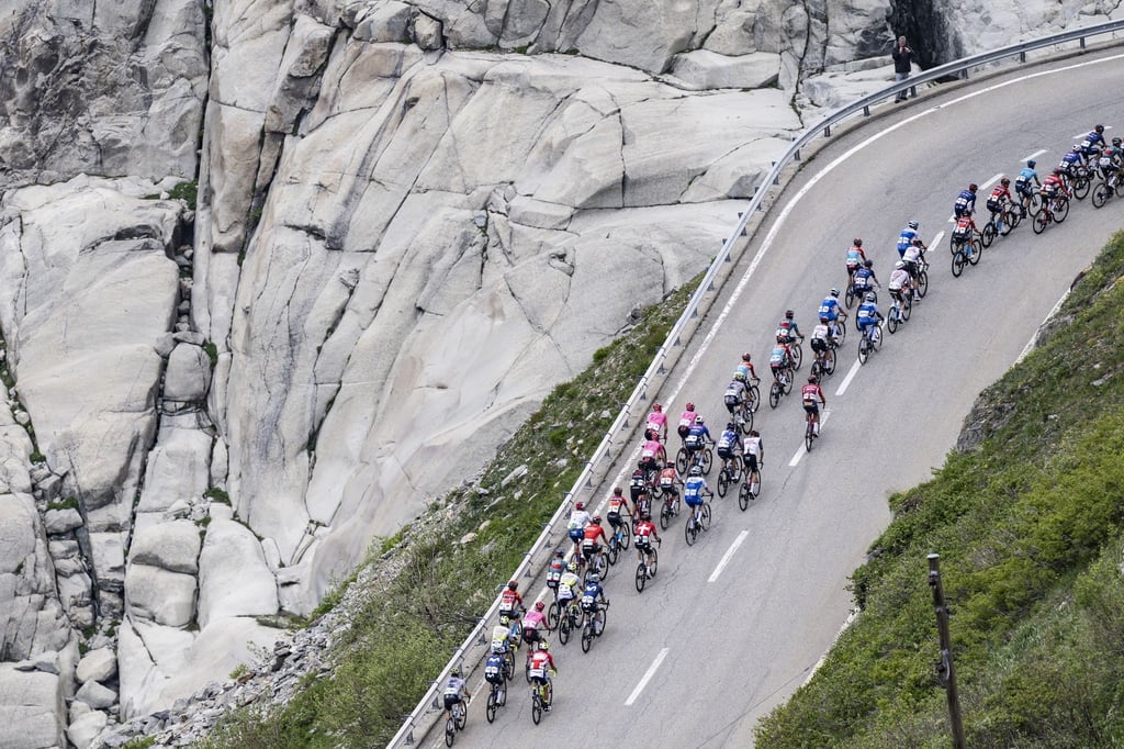 Bei der Tour de Suisse kam es zu einem Felssturz. Deshalb musste die Etappe verkürzt werden.