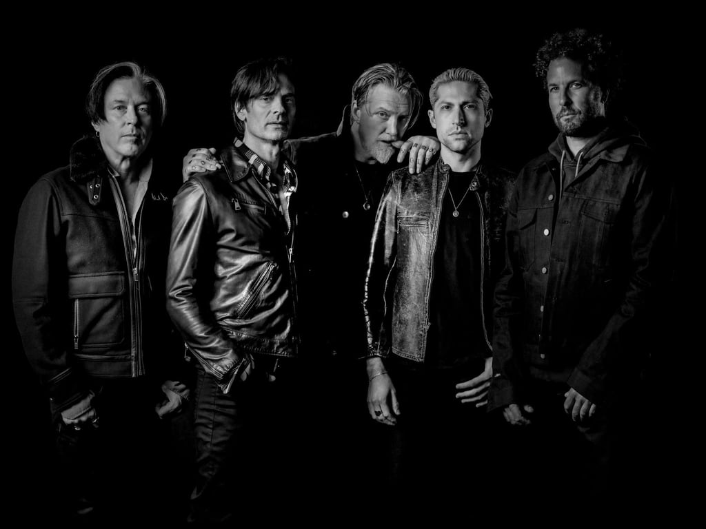 Queens of the Stone Age mit Frontmann Josh Homme (m.).