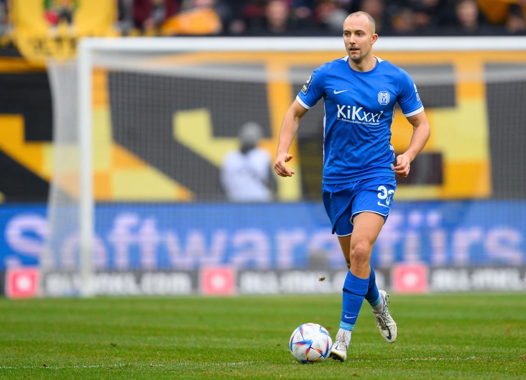 Meppens Tobias Kraulich spielt den Ball. Künftig läuft er für Dynamo auf.