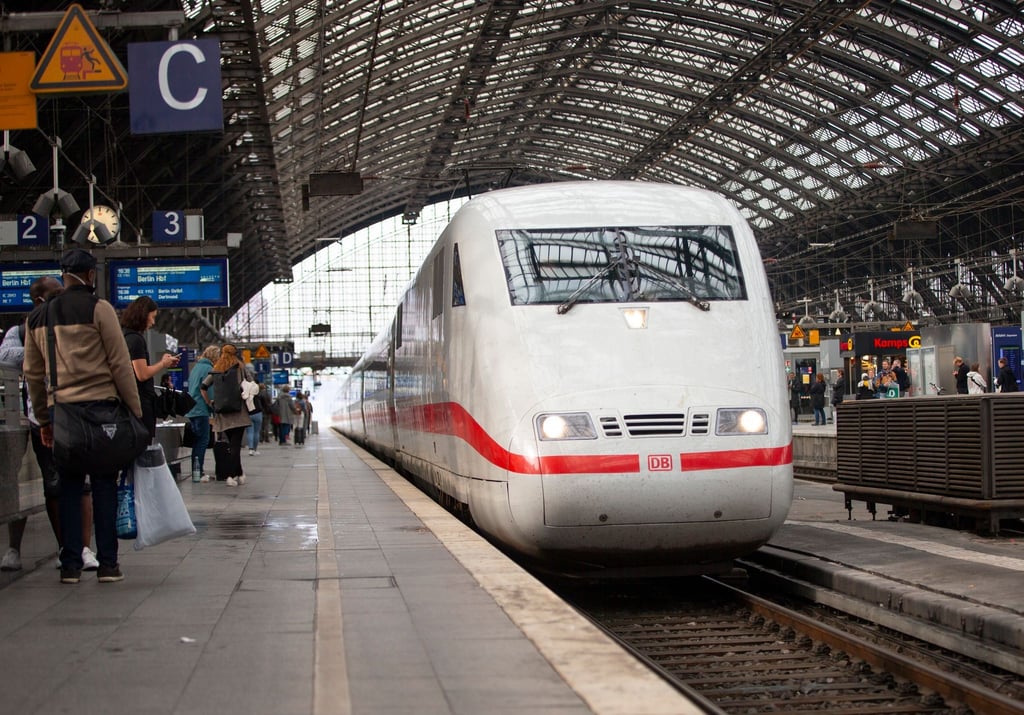 Ein ICE im Kölner Hauptbahnhof.
