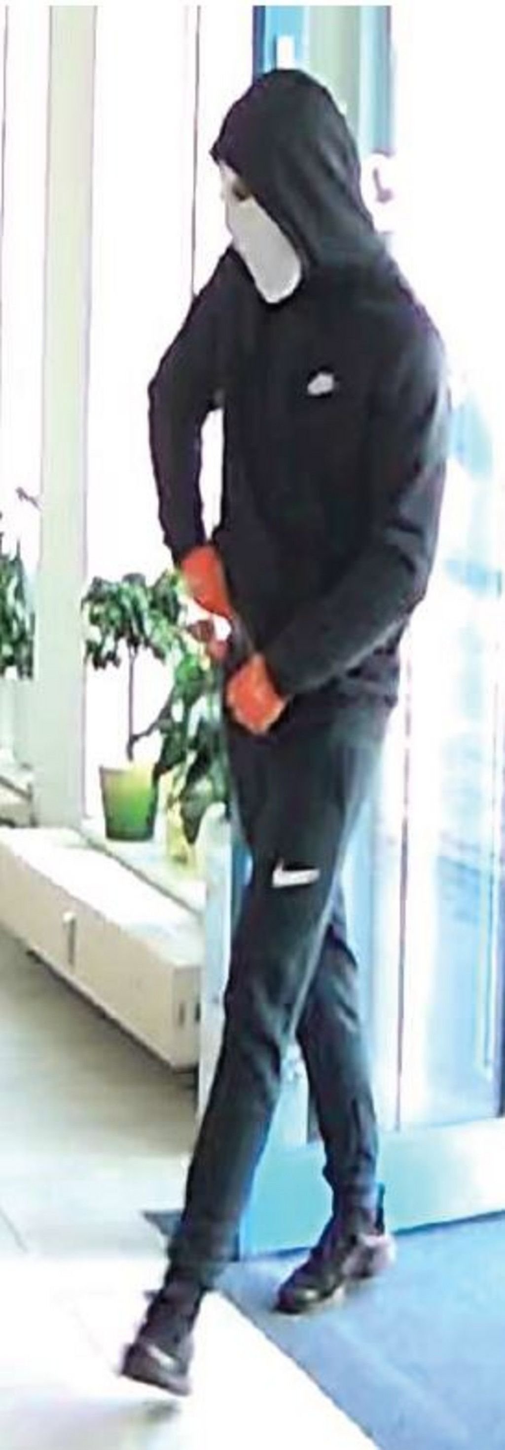 Auch dieser Mann wird gesucht.