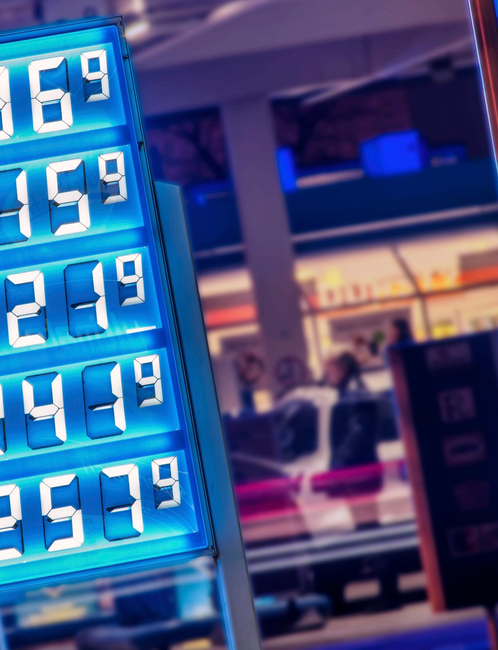 Der Täter tauchte plötzlich vor dem Nachtschalter der Aral-Tankstelle im Dessauer Westen auf.