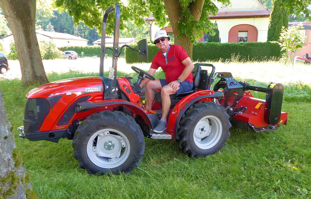 Ein neues Multifunktionsgerät steht jetzt im Cösitzer Park für die Pflege bereit. Dieter Böckelmann hat das Fahrzeug getestet und für gut befunden.