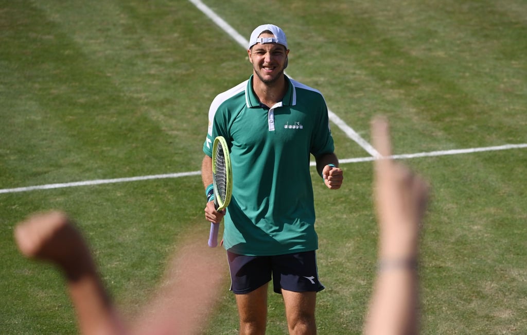 Jan-Lennard Struff jubelt über seinen Finaleinzug in Stuttgart.