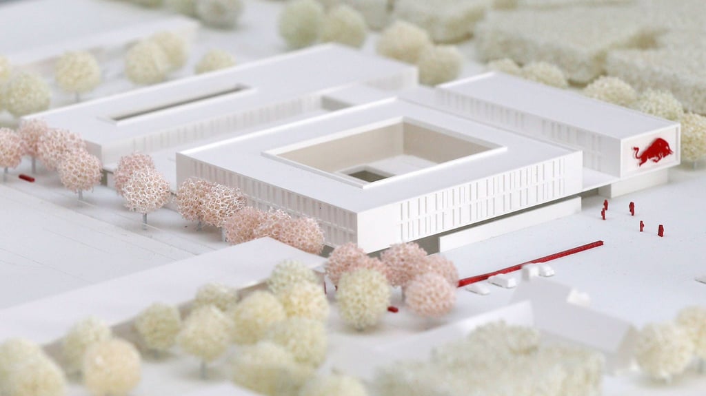 Außerhalb des Modells liegt das nunmehr ehemalige Vereinsgelände des BSV Schönau