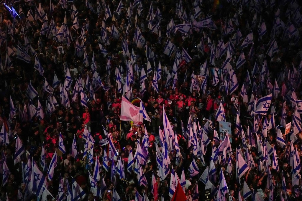 Medienberichten zufolge demonstrierten allein in Tel Aviv 100.000 Menschen gegen die Regierung.