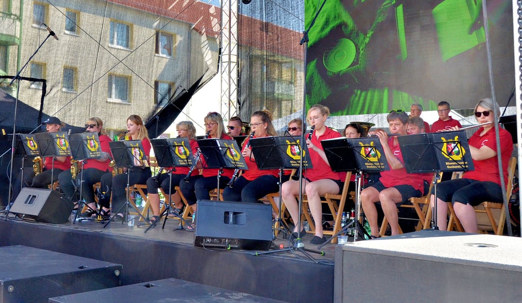 Das Blasorchester Oschersleben läutete am Sonntagvormittag den musikalische Frühshoppen auf dem Marktplatz ein.