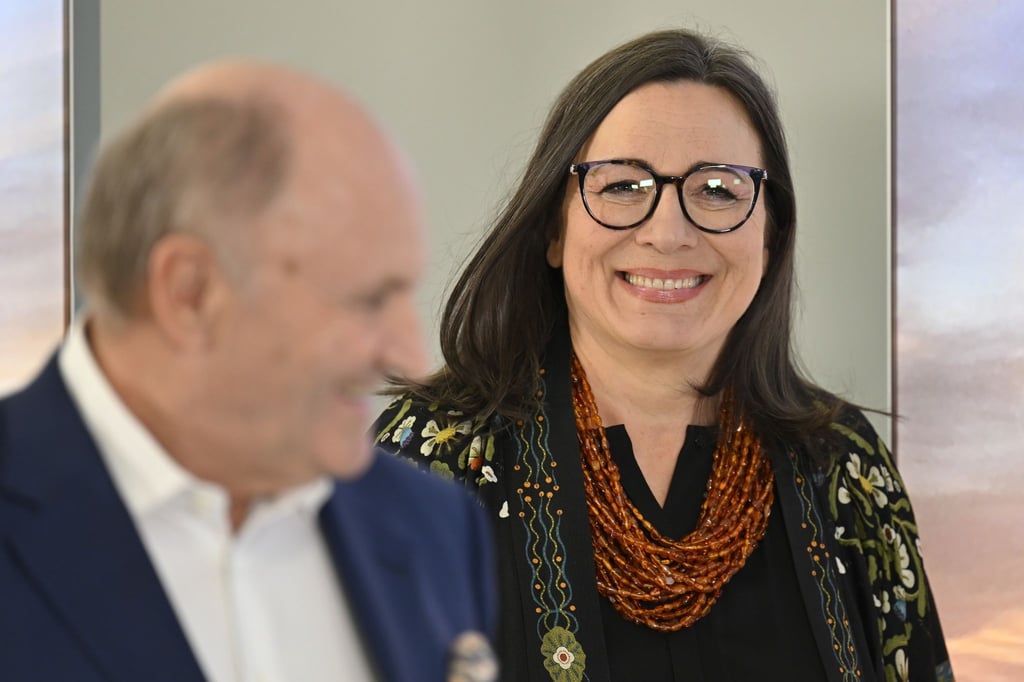 Die designierte finnische Intendantin Lilli Paasikivi (r.) und Hans-Peter Metzler, Festspielpräsident.