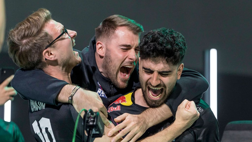 Jubel bei Richard Hormes, Trainer Daniel Fehr und Umut Gültekin (v.l.n.r.).