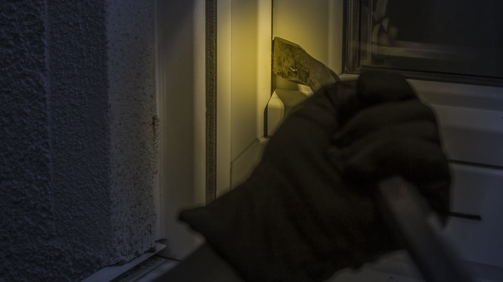In einem Pflegeheim in Stendal ist es zu einem Einbruch gekommen. Ein Dieb durchwühlte das Zimmer einer Rentnerin und wurde durch eine Pflegekraft gestoppt. Symbolbild: