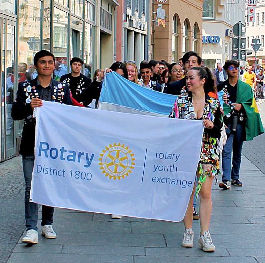 Austausschüler der Rotarier liefen am Samstag durch Halle.