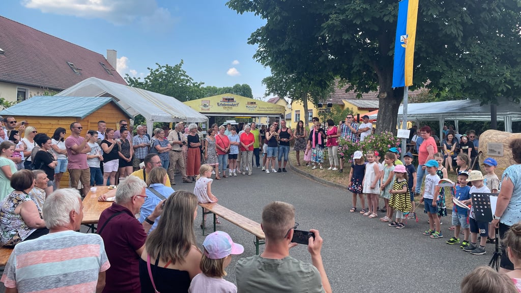 Vor 1075 Jahren ist der Ort Möckern erstmals urkundlich erwähnt worden. Am vergangenen Sonntag nahm die Festwoche mit dem Siedlungsfest im Grätzer Hof ihren Anfang. Die Siedlung feierte allerdings erst ihr 70-jähriges Bestehen.