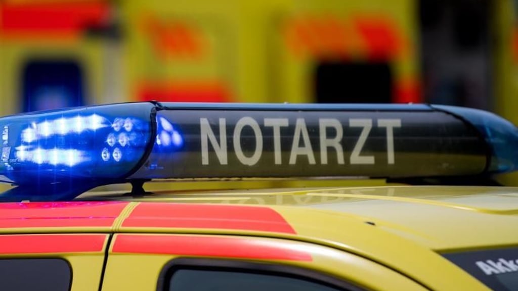 In Merseburg ist ein Mann am Sonntag offenbar gezielt angegriffen und schwer verletzt worden.