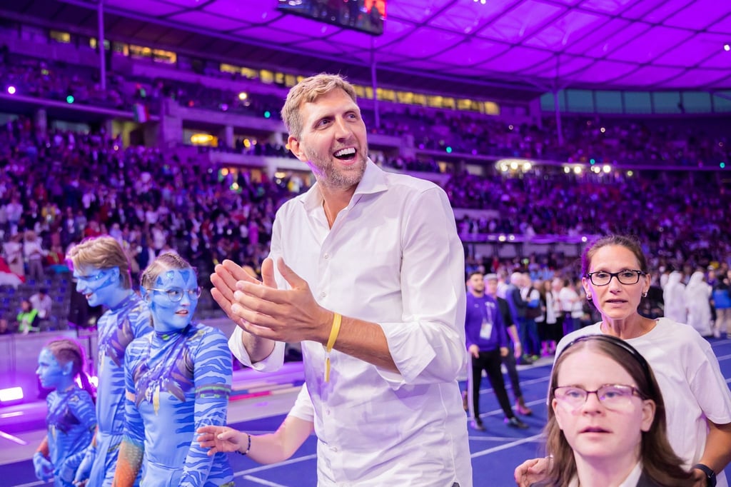 NBA-Legende Dirk Nowitzki unterstütze in der vergangenen Woche bei den Special Olympics in Berlin Sportler mit geistiger Beeinträchtigung.