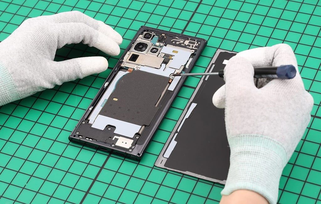 Eine „Smartphone-Werkstatt“ für bestimmte Galaxy-Modelle kann man sich mit Samsungs Segen nun auch daheim einrichten.