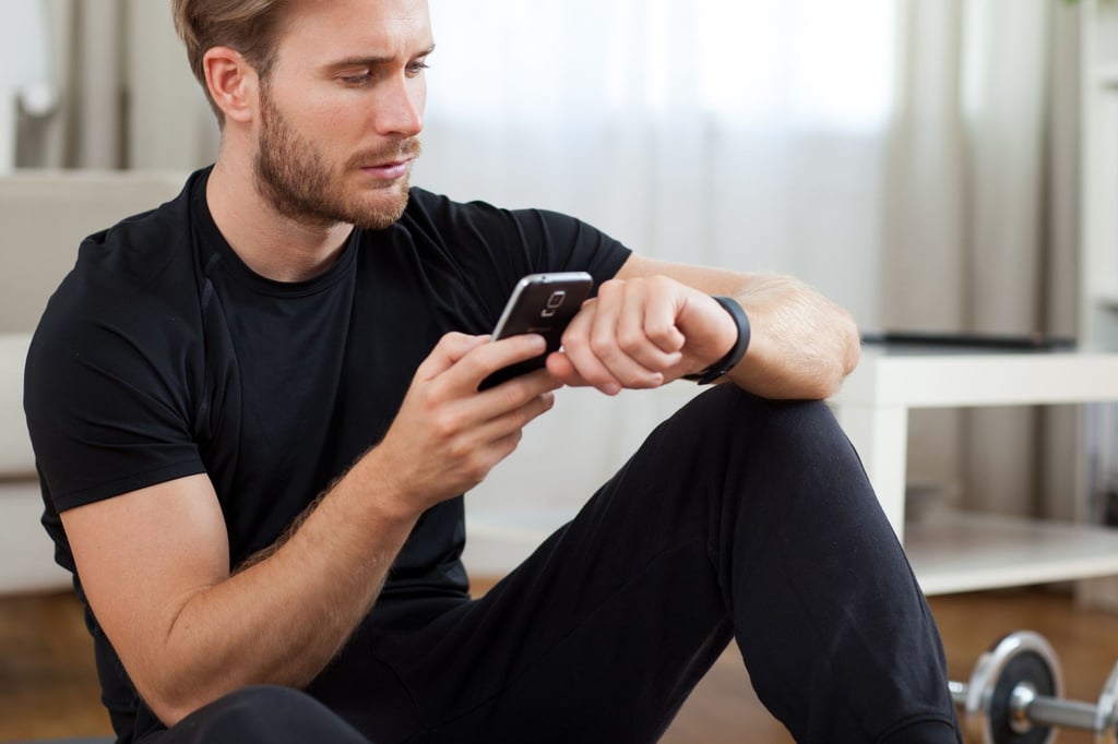 Gewaltenteilung für Sportler: Die Uhr sammelt Daten, die App auf dem Smartphone analysiert sie.