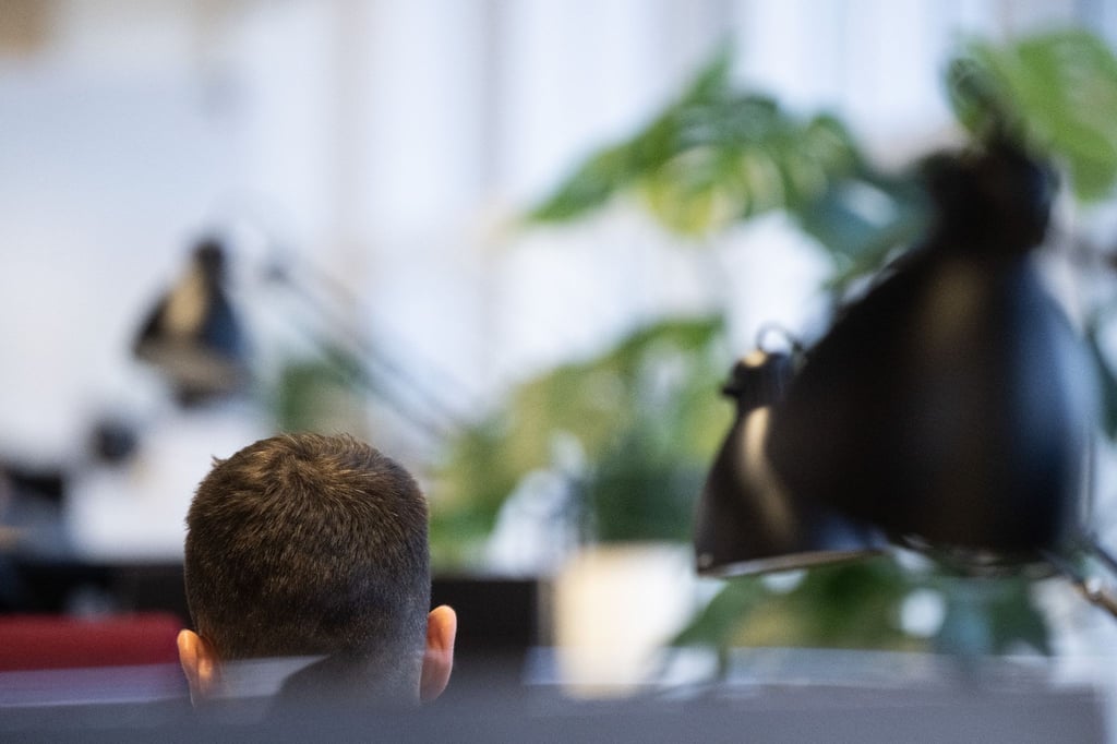 Büro-Arbeitskräfte in Deutschland haben das Gefühl, dass sie ein Drittel ihrer Arbeitszeit verplempern.