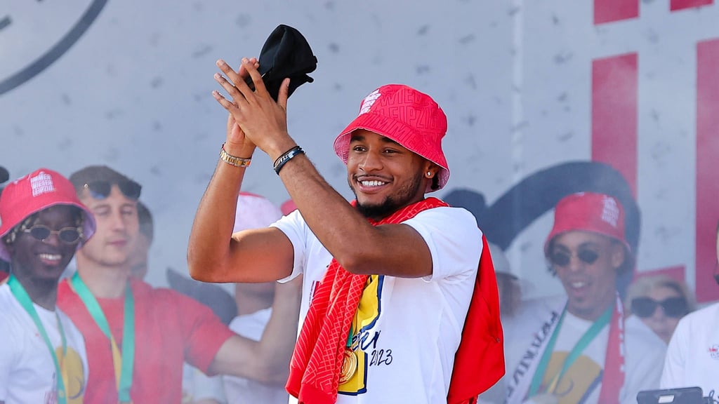 Ein letzter Auftritt vor den RB-Fans bei der Pokalparty: Christopher Nkunku verlässt die Heldenstadt.