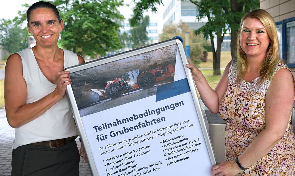 Noch haben Nicole Jakob (l.) und Stefanie Hoppe alle Hände voll zu tun, freuen sich aber auf viele Besucher zum Fest.