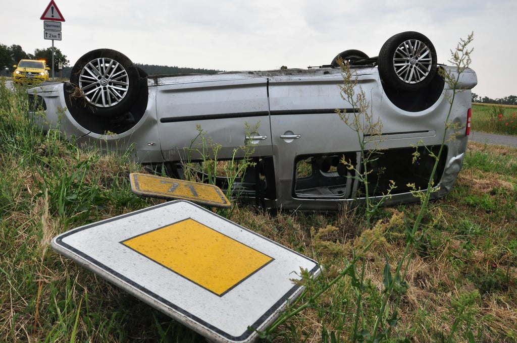 In diesem Fahrzeug saßen zum Zeitpunkt des Unfalls sechs Menschen.