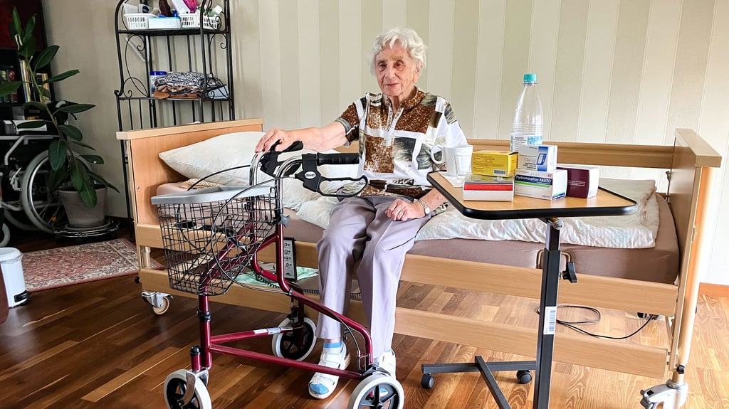Seit Mitte März lebt Christa Reichhardt bei ihrem Sohn. Das Wohnzimmer wurde dafür zum Krankenlager umfunktioniert.
