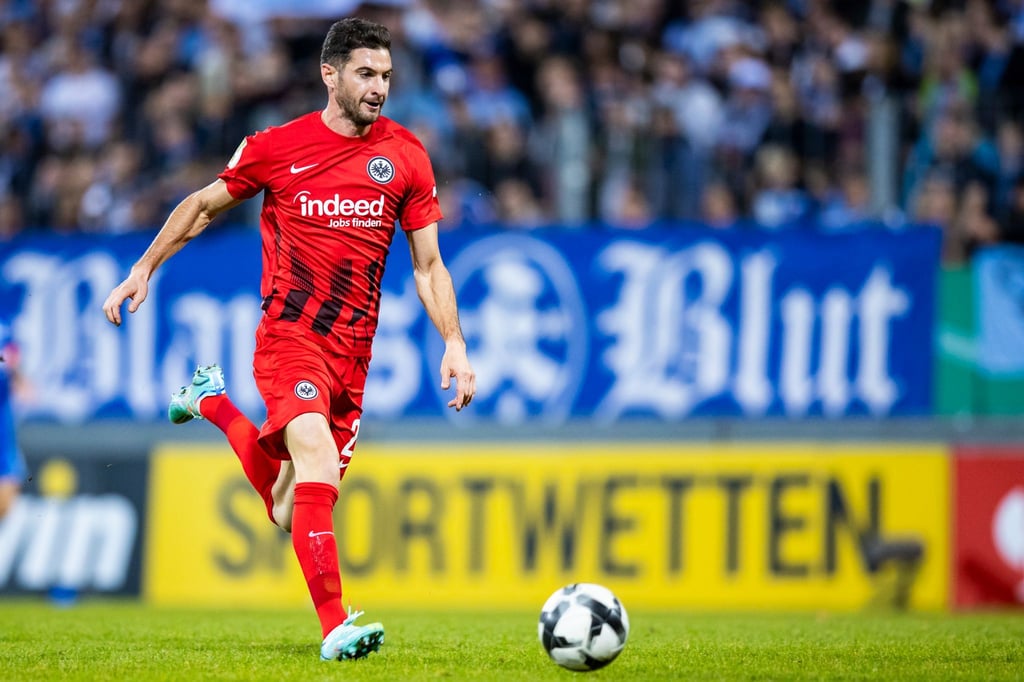 Muss sich einer Knie-OP unterziehen: Lucas Alario.
