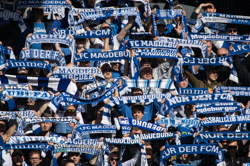 Auch Fans es 1. FC Magdeburg kritisieren den Einsatz von Polizei-Drohnen.