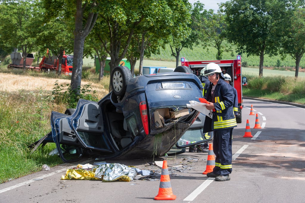 Polizei und Feuerwehr sind am Dienstag zu einem Unfall bei Eulau gerufen worden.