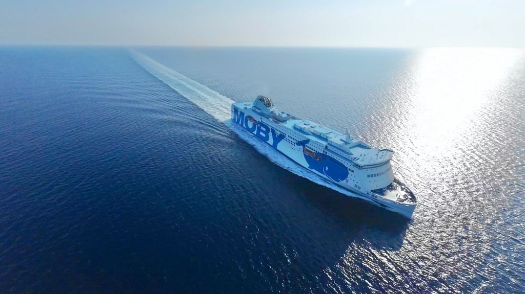 Die „Moby Fantasy“ der Reederei Moby Lines kann eine ganze Menge Autos und Passagiere über das Tyrrhenische Meer nach Sardinien bringen.