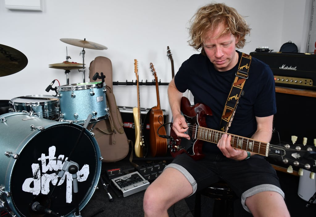Musiker Marius Stieler ist im Magdeburger Probenzentrum sehr zufrieden.