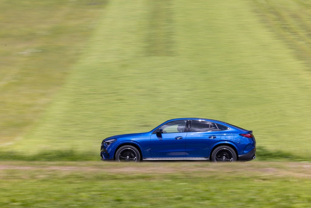 Gestreckte Silhouette: Das Coupé vom GLC soll im Herbst auf die Straßen rollen.