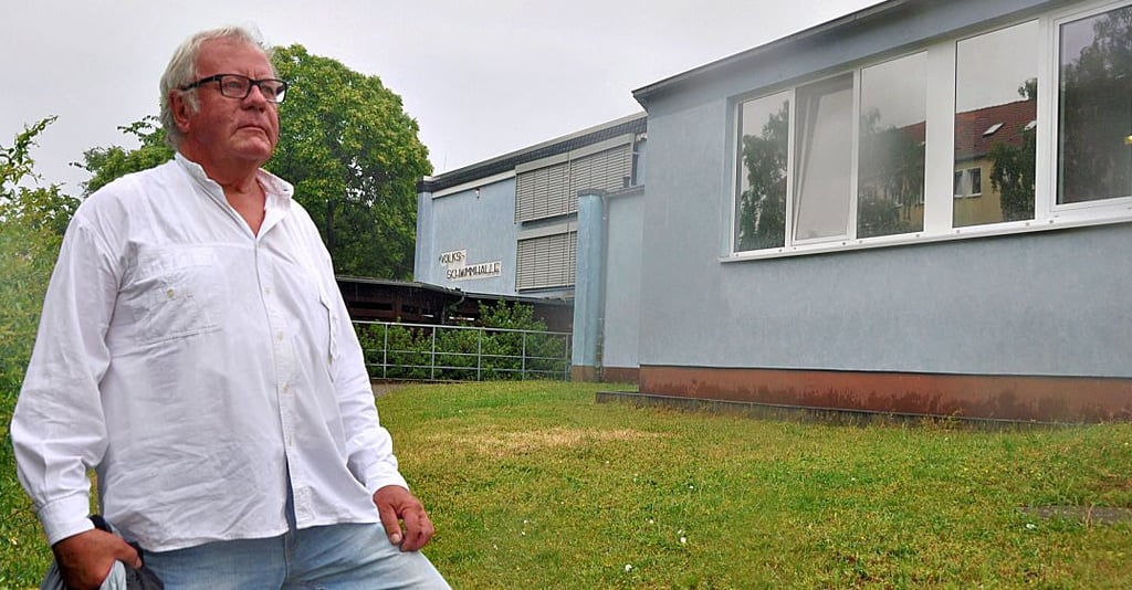 Bernd Palm ist sauer, dass er seit einem halben Jahr nicht mehr in die Sauna der Volksschwimmhalle kann.