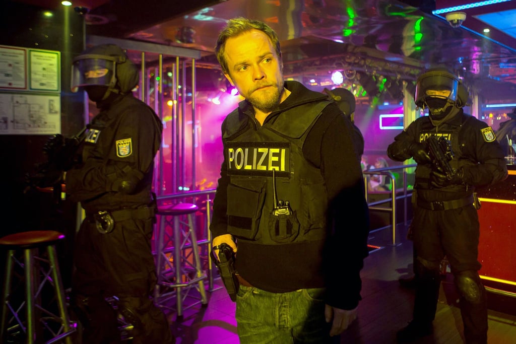 Marthaler (Matthias Koeberlin) bei einer Razzia im Nachtclub „Sterntaler“.