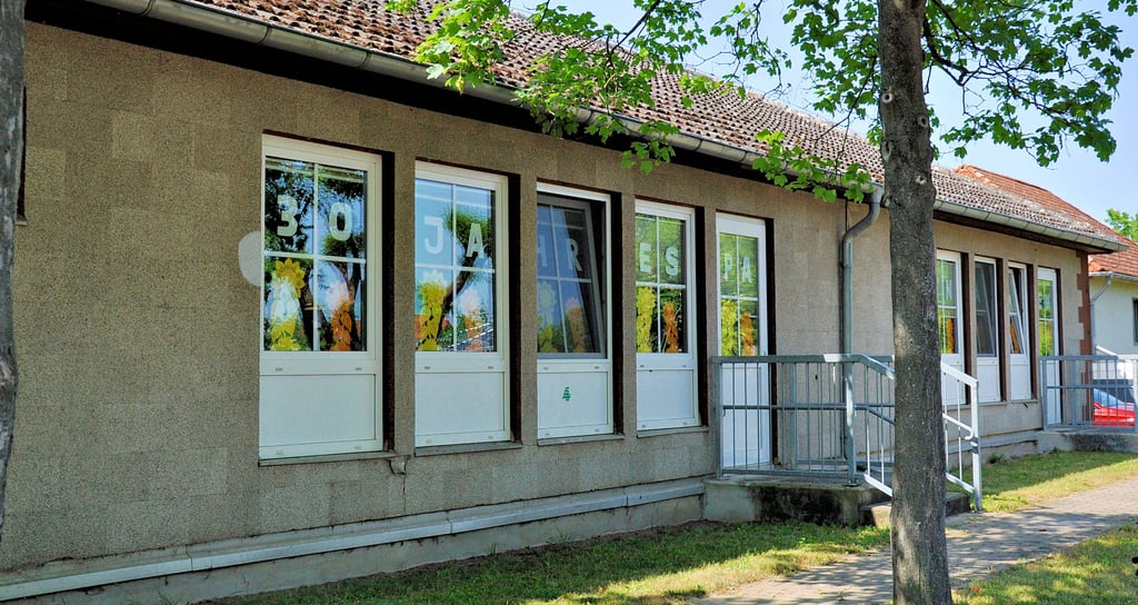 Die Kita „Spatzenhausen“ in Tucheim hat in diesem Jahr ihr 30-jähriges Bestehen gefeiert. Das Gebäude müsste aber durch ein neues ersetzt werden.