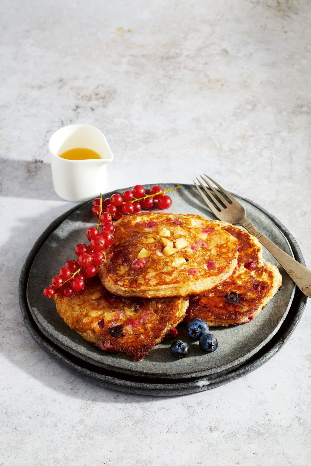 Pancakes mal etwas anders: Im Buch „Das Eiweiß-Wunder“ wird das Pseudogetreide Amaranth unter den Teig gemischt.