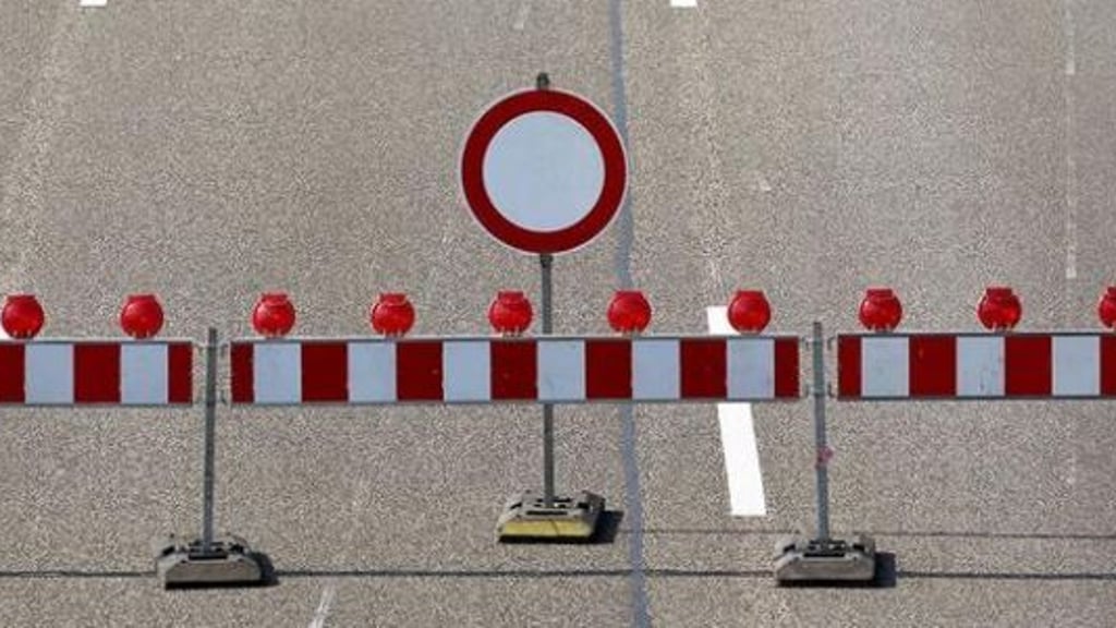 Die Bundesstraße B107 Bad Düben Richtung Genthin ist voll gesperrt. Zum Full Force Festival kommen die Besucher aber durch. Symbolbild: