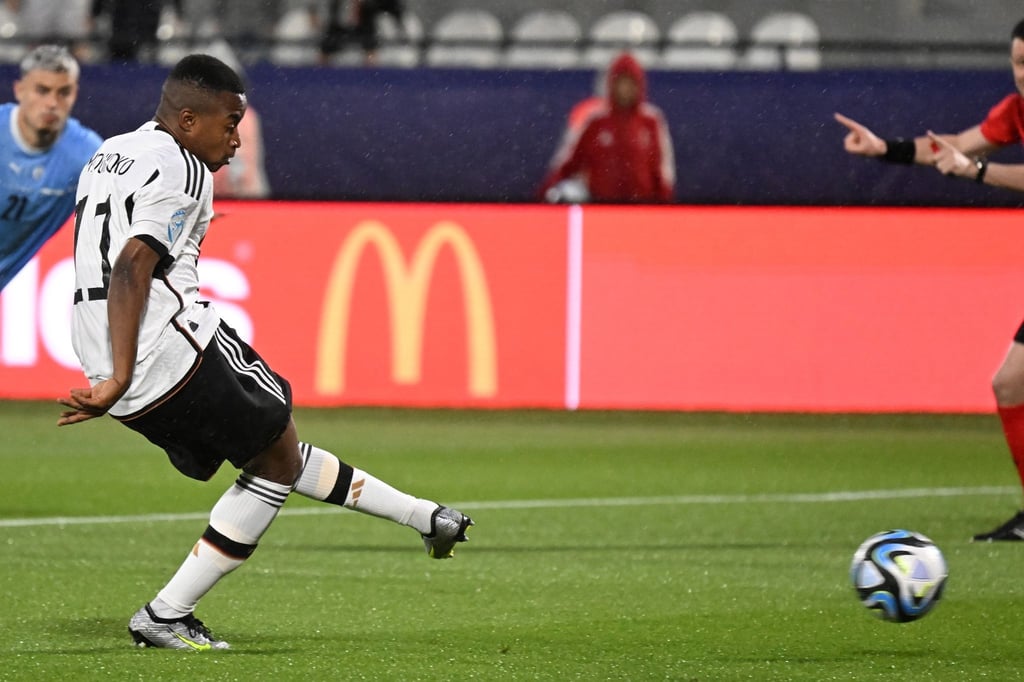 Im Auftaktspiel der deutschen U21 verschoss Youssoufa Moukoko früh einen Elfmeter.