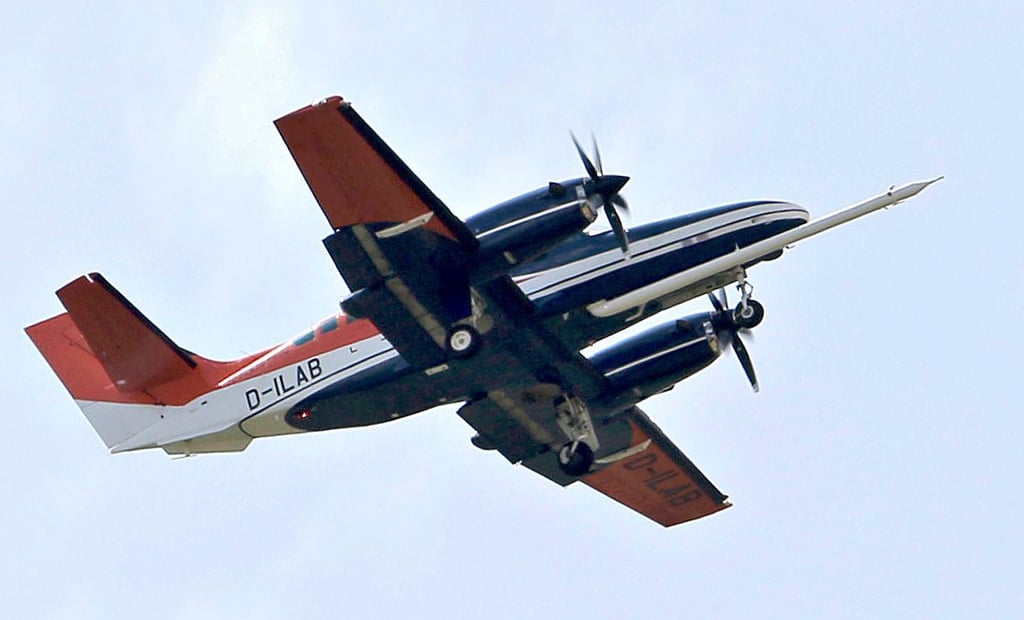 Über dem Verkehrsflughafen Cochstedt werden derzeit mit einer Cessna Überflugmessungen durchgeführt.