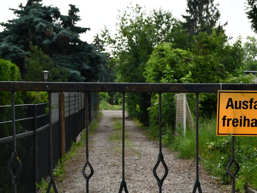 Dieser Weg im Schrotekiez in Magdeburg soll eine Straße werden. die Anwohner sind jedoch dagegen.