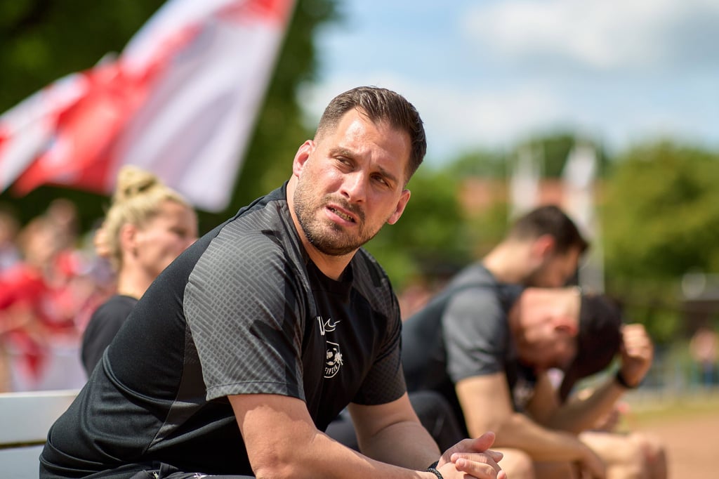 RB-Trainer Saban Uzun hat noch keine Anfeindungen bei den Frauen-Spielen erlebt.