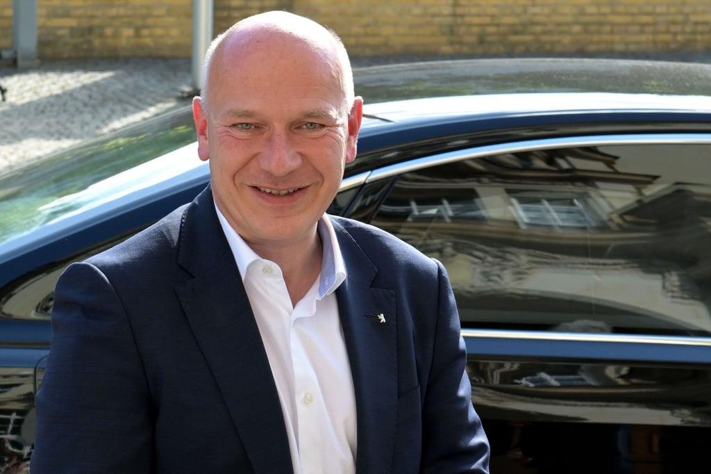 Kai Wegner, Regierender Bürgermeister von Berlin, kommt zur Staatskanzlei.
