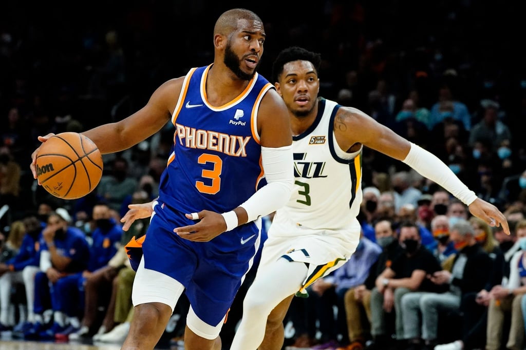 Wechselt laut Medien zu den Golden State Warriors: Chris Paul (l).