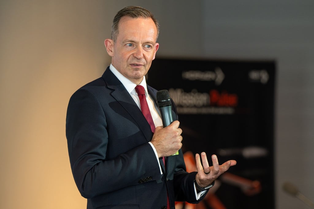 Man müsse sicherstellen, „dass Künstliche Intelligenz uns dient und nicht manipuliert“, sagt Digitalminister Volker Wissing.
