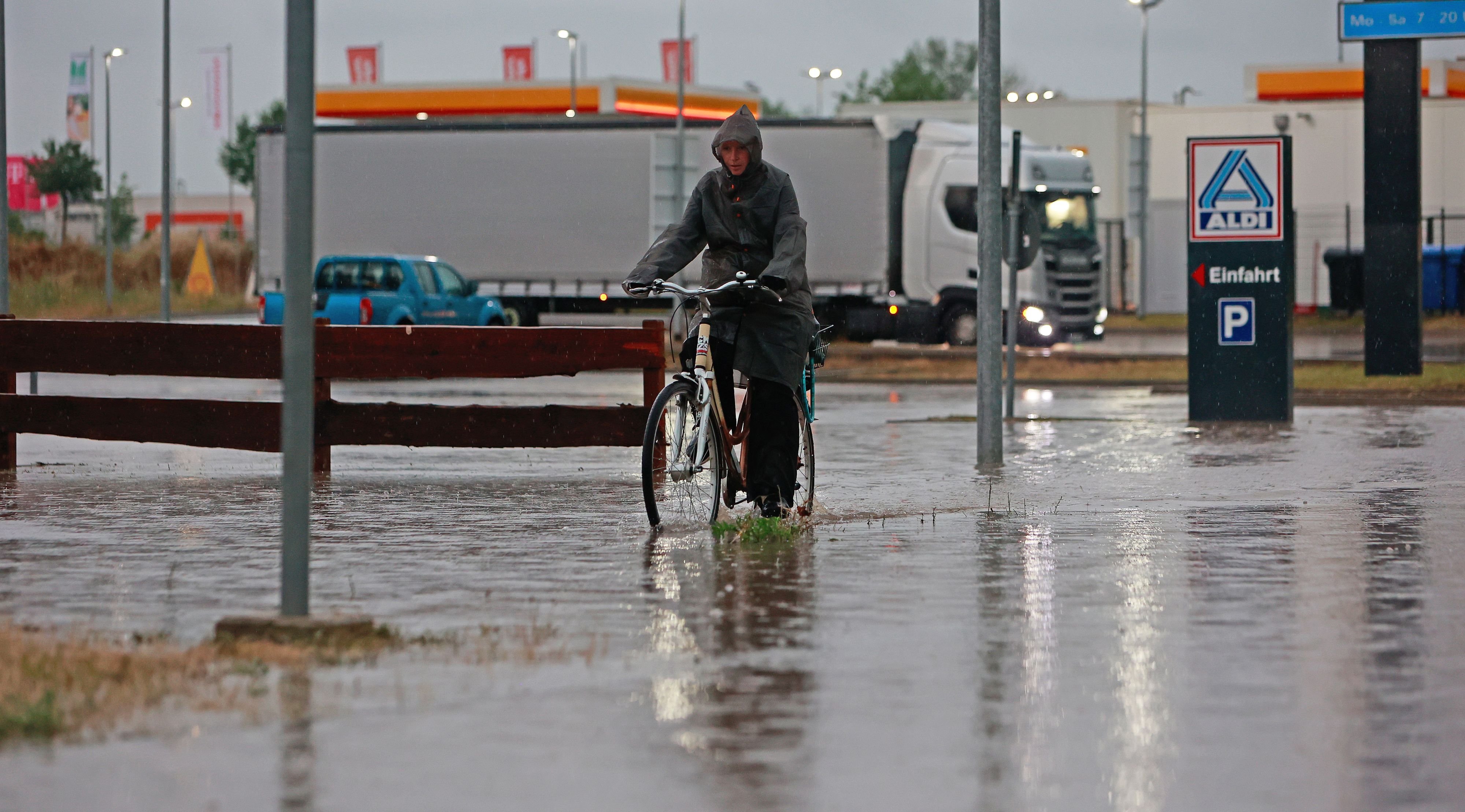 Unwetter Im Harz: Starkregen Und Hagel Halten Einsatzkräfte In Atem –wo ...