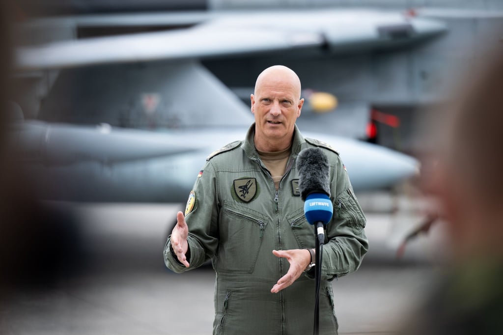 Luftwaffen-Inspekteur Ingo Gerhartz betont die Bedeutung der militärischen Infrastruktur für die Verteidigung im westlichen Bündnis.