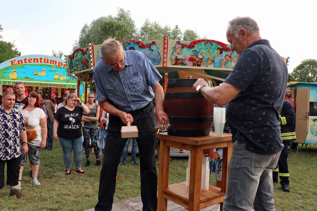 Fassbieranstich beim Parkfest in Tangerhütte. Dieses Bild wird es dieses Jahr nicht geben.