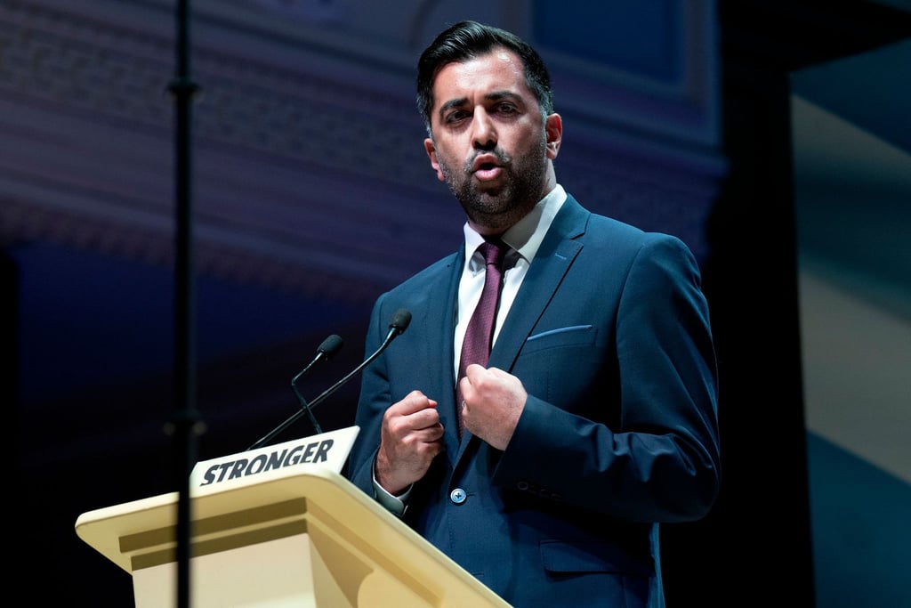 Humza Yousaf, Erster Minister von Schottland, spricht auf dem Sonderparteitag der Schottischen Nationalpartei (SNP) in der Caird Hall in Dundee.