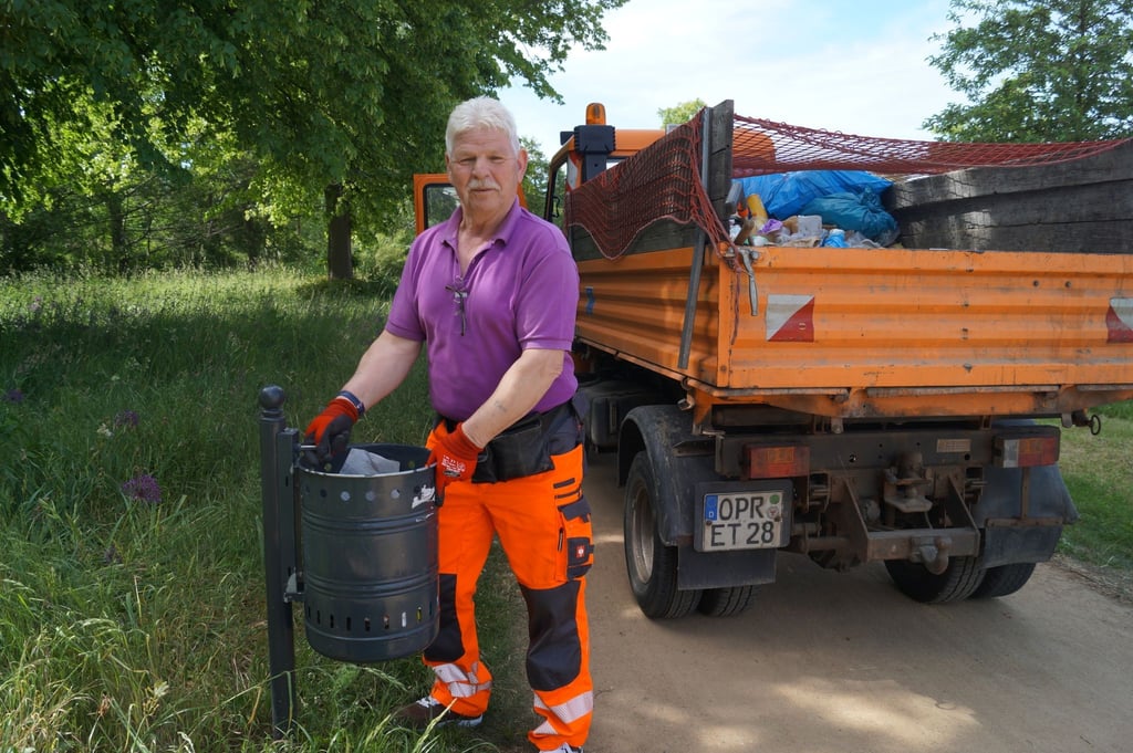Kommunen verzeichnen mit Beginn der Freiluftsaison in Brandenburg einen Anstieg der Müllmengen in öffentlichen Papierkörben aber auch daneben und in Grünanlagen.
