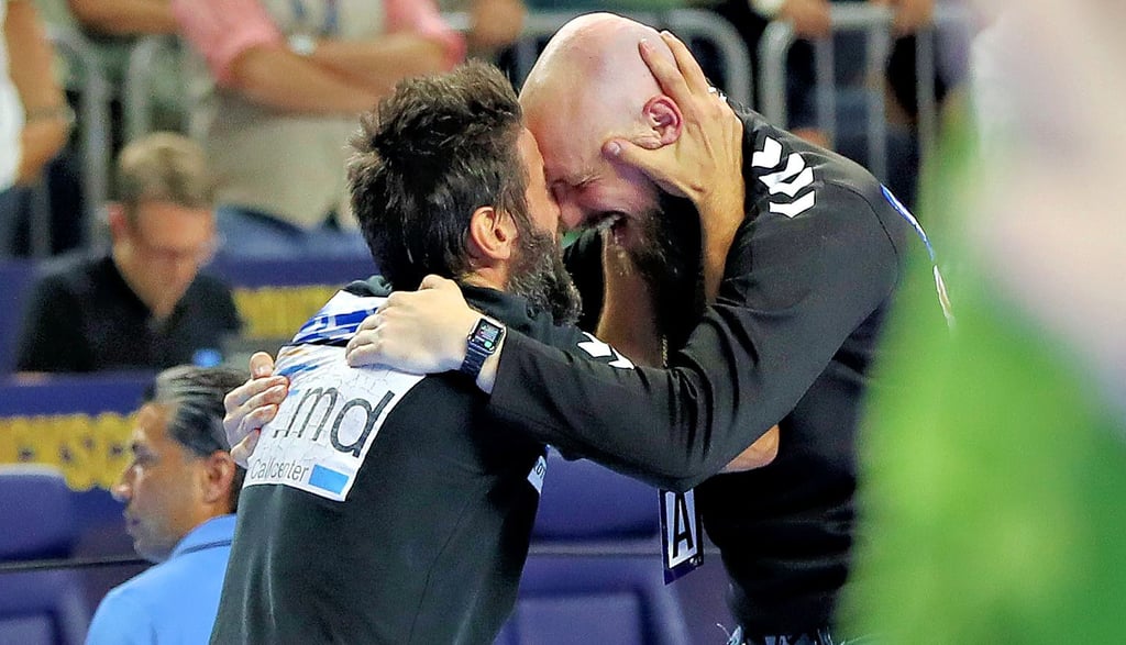 Zurück auf der Platte, jubelte Bennet Wiegert dann erst einmal mit seinem Co-Trainer und Vertrauten Yves Grafenhorst.