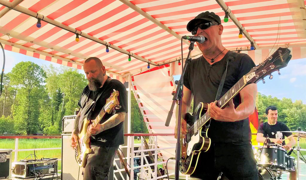 Die Band Fliehende Stürme beim Konzert auf der Queen Arendsee.